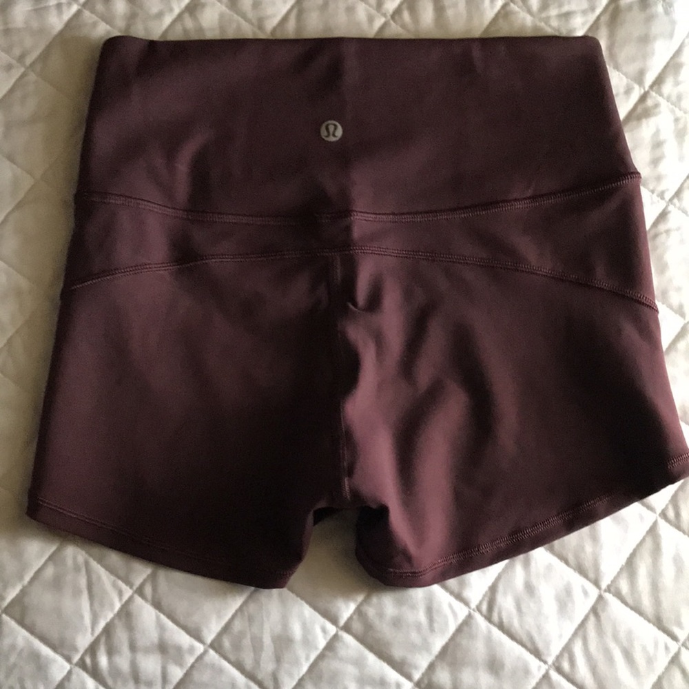 lululemon high rise in movement shorts 2.5”